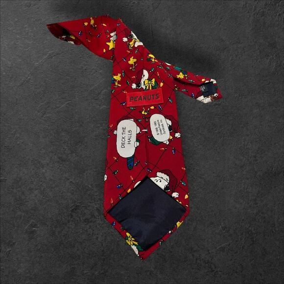 Peanuts Men's Snoopy Christmas Novelty 100% Silk Professional Tie - Picture 1 of 3